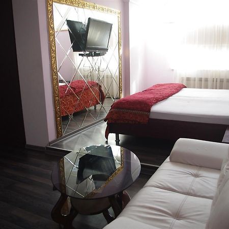 Emperum Nelson Hotel Kiszyniów Zewnętrze zdjęcie