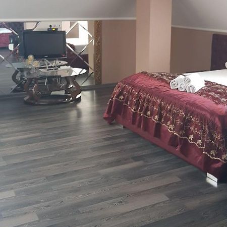 Emperum Nelson Hotel Kiszyniów Zewnętrze zdjęcie